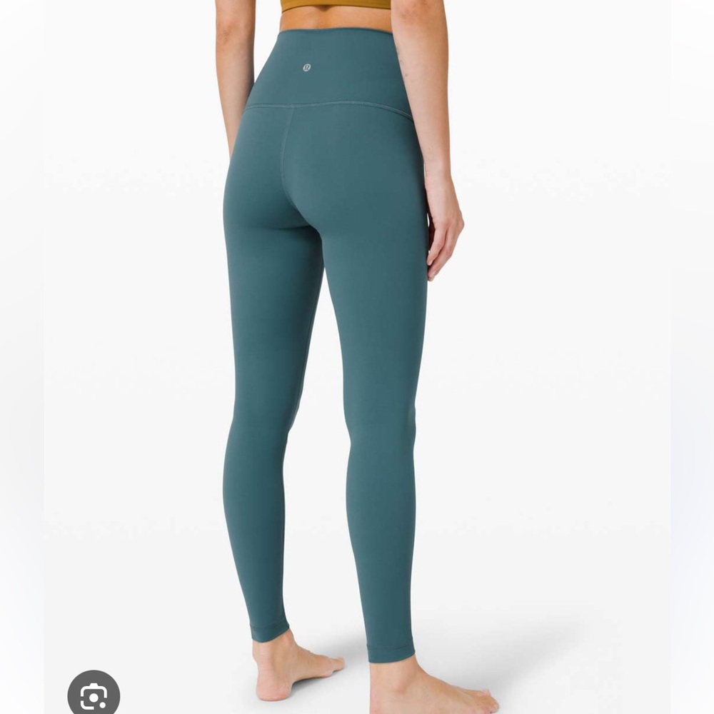 Wunder under Lululemon leggings
Size 6
Full length
Excellent condition